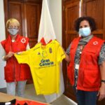 Asociacion Las Palmas dona equipacion