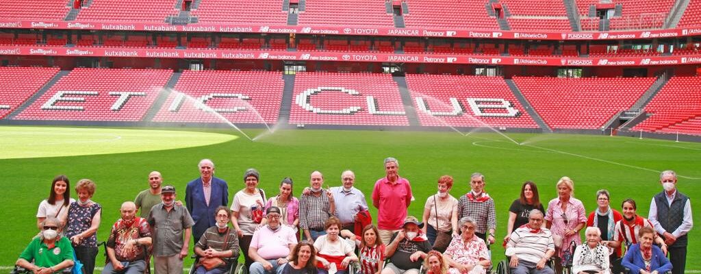 Estadio San Mamés emociona participantes Taller Reminiscencia Naguspea y Conde de Aresti