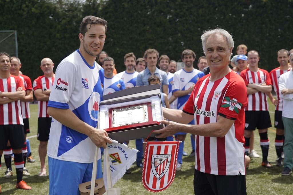 Asociaciones veteranos Barakaldo CF Sestao River Athletic Club homenaje Artxanda