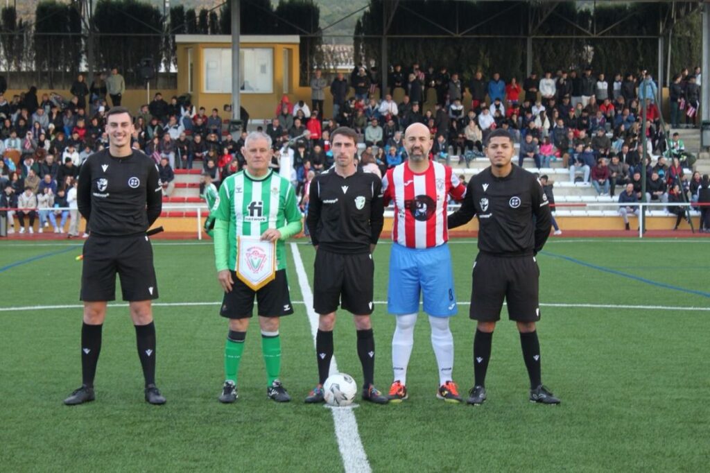 Exjugadores Real Betis Presentación equipo de veteranos y escuelas municipales en La Zubia