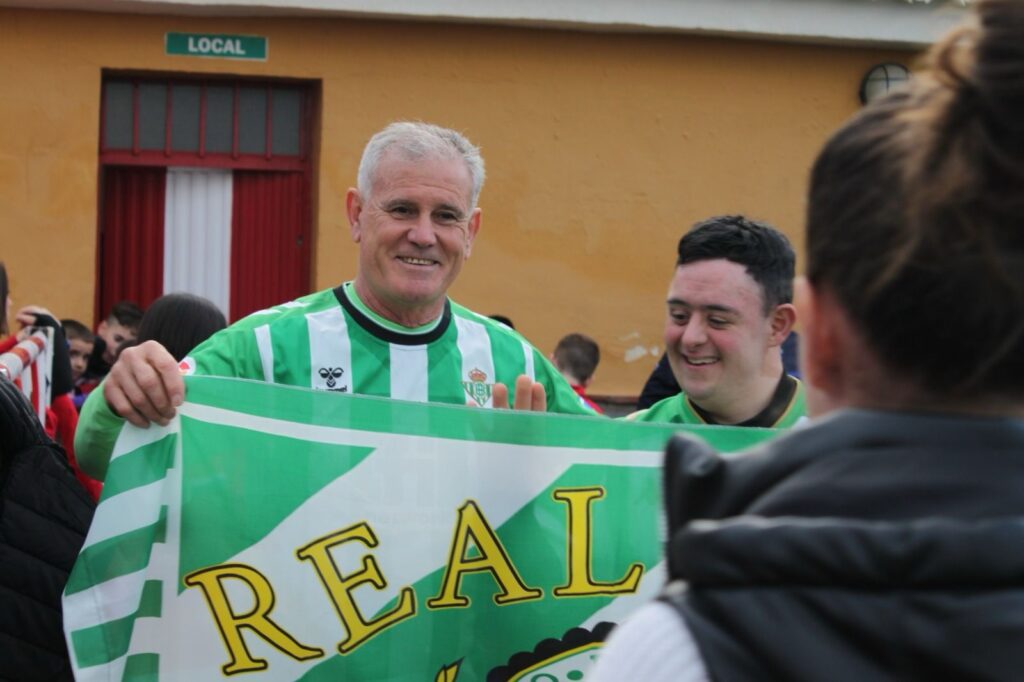 Exjugadores Real Betis Presentación equipo de veteranos y escuelas municipales en La Zubia