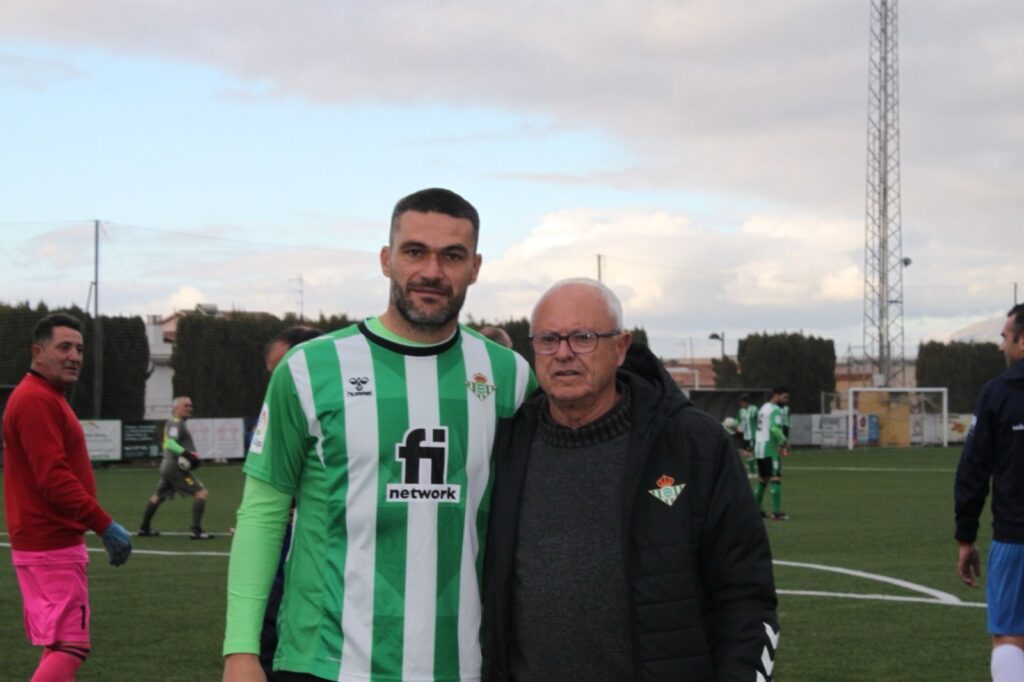 Exjugadores Real Betis Presentación equipo de veteranos y escuelas municipales en La Zubia