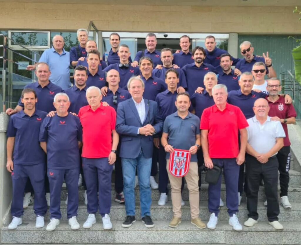 El equipo de veteranos del Athletic Club participan en Partido benéfico en Totana para recaudar fondos contra la ELA
