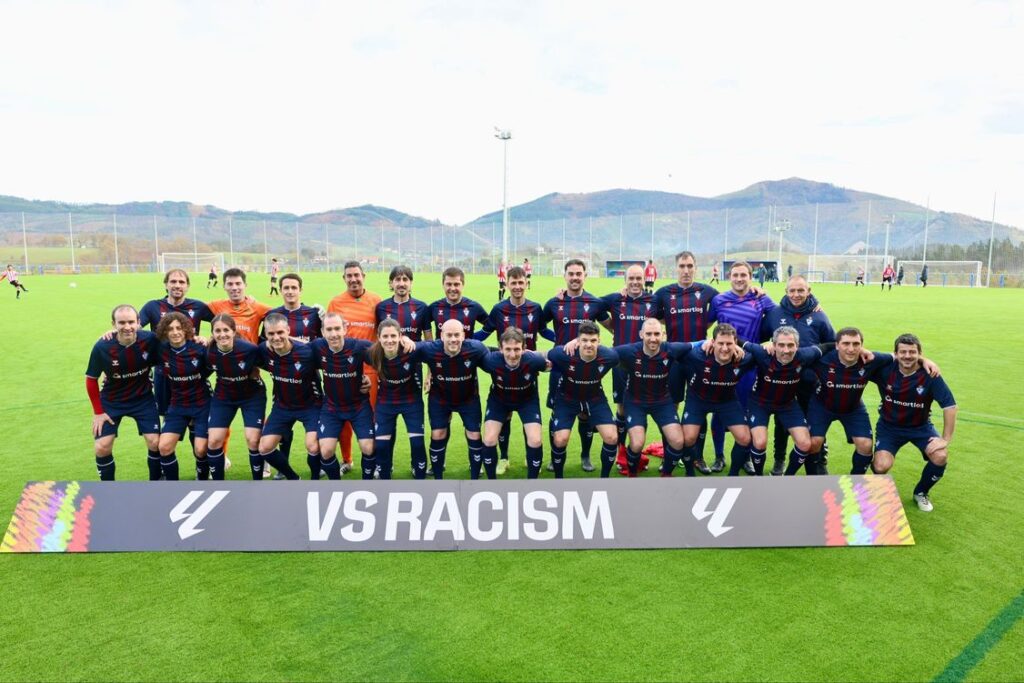 El Trofeo Internacional Leyendas del Fútbol contra el Racismo y la Discriminación reunió a los veteranos de la SD Eibar, Athletic, Real Sociedad y FC ONU