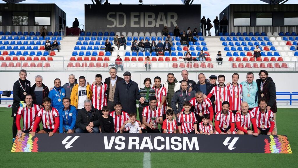El Trofeo Internacional Leyendas del Fútbol contra el Racismo y la Discriminación reunió a los veteranos de la SD Eibar, Athletic, Real Sociedad y FC ONU