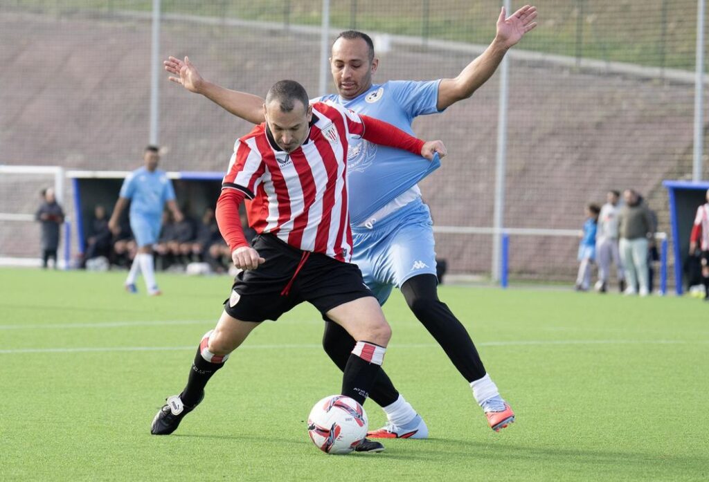 El Trofeo Internacional Leyendas del Fútbol contra el Racismo y la Discriminación reunió a los veteranos de la SD Eibar, Athletic, Real Sociedad y FC ONU