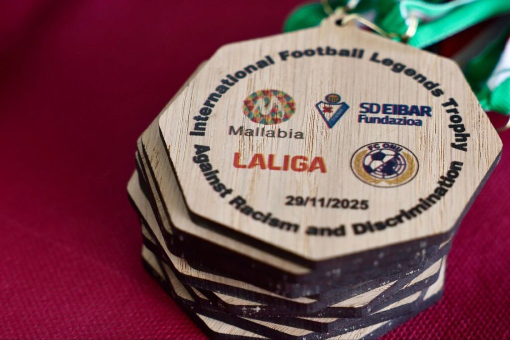 El Trofeo Internacional Leyendas del Fútbol contra el Racismo y la Discriminación reunió a los veteranos de la SD Eibar, Athletic, Real Sociedad y FC ONU