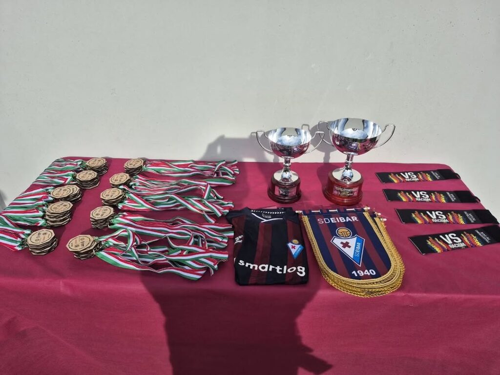 El Trofeo Internacional Leyendas del Fútbol contra el Racismo y la Discriminación reunió a los veteranos de la SD Eibar, Athletic, Real Sociedad y FC ONU