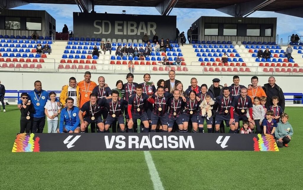 El Trofeo Internacional Leyendas del Fútbol contra el Racismo y la Discriminación reunió a los veteranos de la SD Eibar, Athletic, Real Sociedad y FC ONU