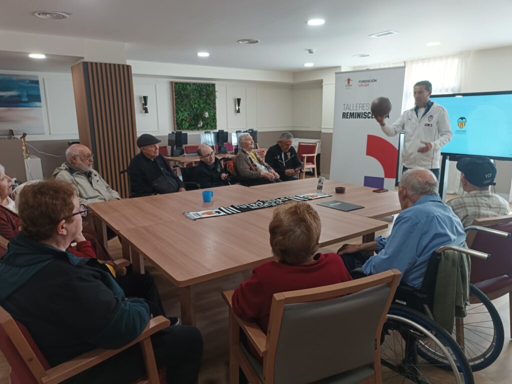 En marcha 20 nuevos ‘Talleres de Reminiscencia a través del fútbol’, desarrollados por FEAFV y FUNDACIÓN LALIGA