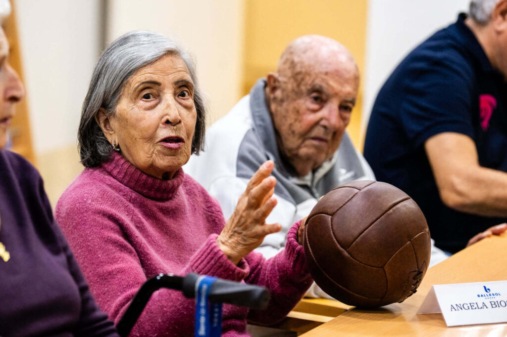 En marcha 20 nuevos ‘Talleres de Reminiscencia a través del fútbol’, desarrollados por FEAFV y FUNDACIÓN LALIGA